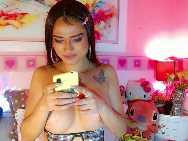 Live sex webcam photo for SexyBlakexxx #276740657