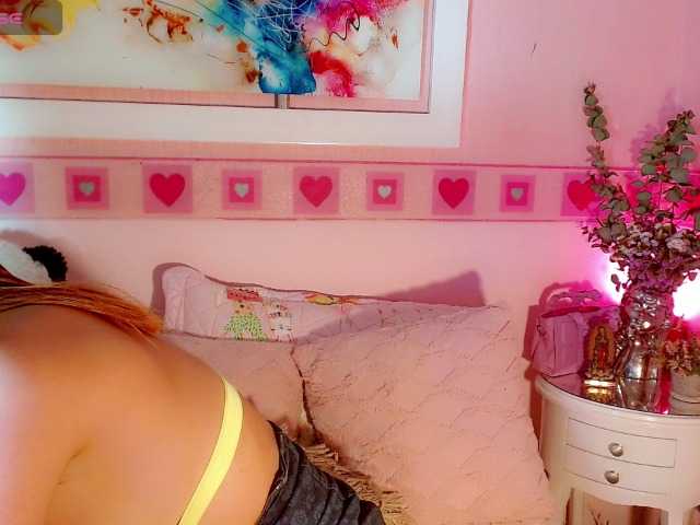 Live sex webcam photo for SexyBlakexxx #277280553