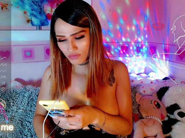 Live sex webcam photo for SexyBlakexxx #277549432