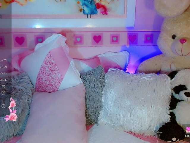 Live sex webcam photo for SexyBlakexxx #278170358