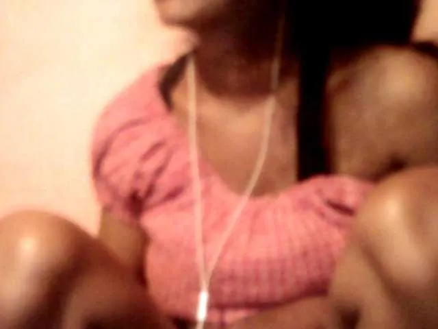 Live sex webcam photo for SexyEbony4U #272089730