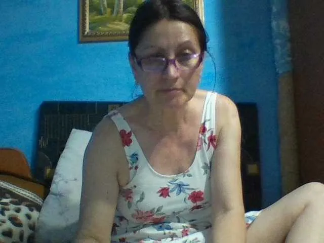 Live sex webcam photo for SexyEstelle #275526488