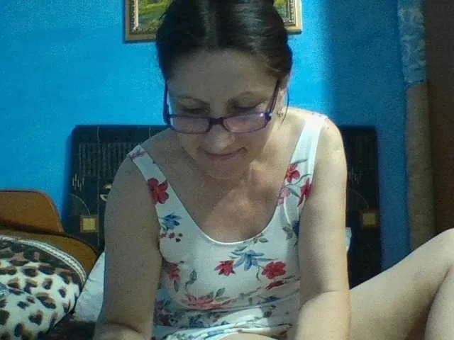 Live sex webcam photo for SexyEstelle #275560385