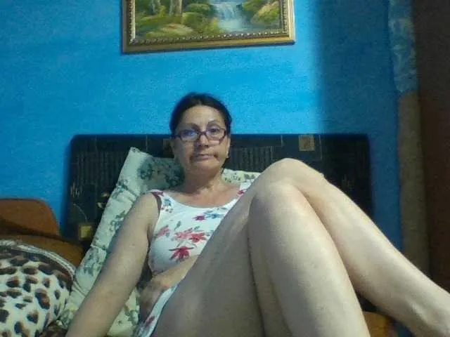 Live sex webcam photo for SexyEstelle #275619773