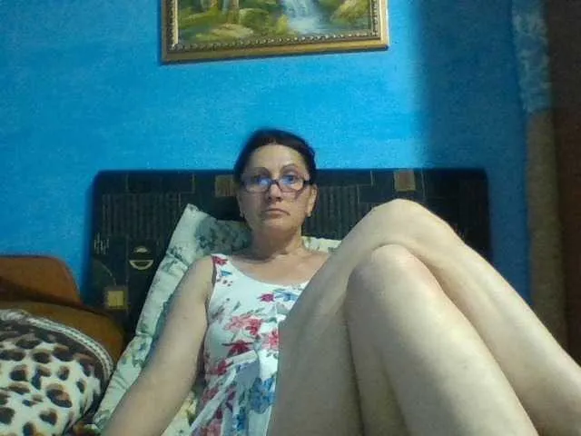 Live sex webcam photo for SexyEstelle #275621438