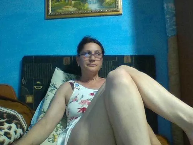 Live sex webcam photo for SexyEstelle #275633688