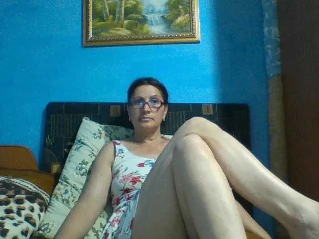 Live sex webcam photo for SexyEstelle #275934284