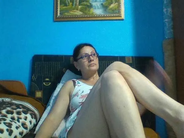 Live sex webcam photo for SexyEstelle #276293923