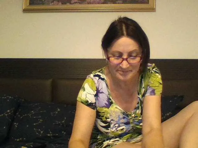 Live sex webcam photo for SexyEstelle #276704051