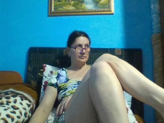 Live sex webcam photo for SexyEstelle #277216692