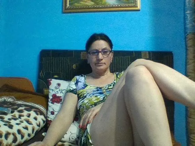 Live sex webcam photo for SexyEstelle #277299055