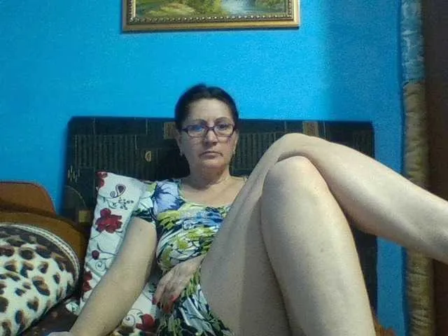 Live sex webcam photo for SexyEstelle #277310655