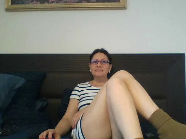 Live sex webcam photo for SexyEstelle #277836727