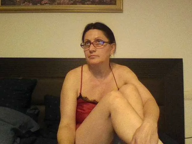 Live sex webcam photo for SexyEstelle #277851348