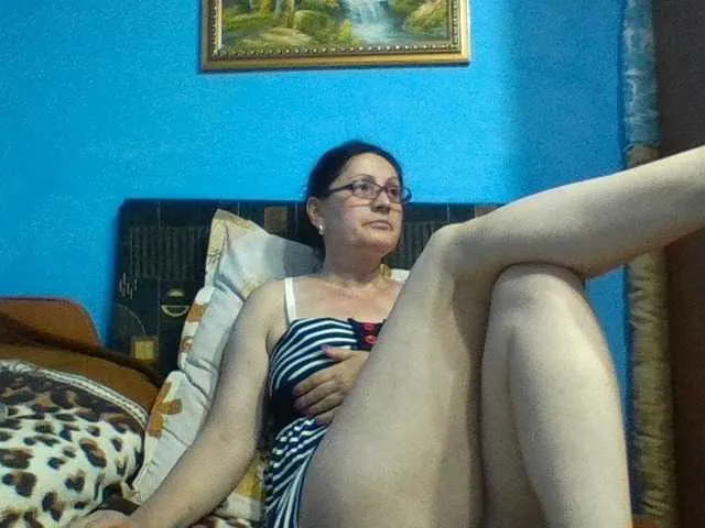 Live sex webcam photo for SexyEstelle #278116380