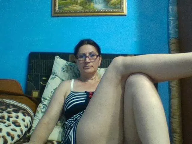 Live sex webcam photo for SexyEstelle #278171281