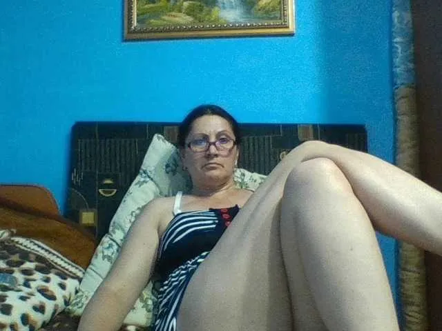 Live sex webcam photo for SexyEstelle #278215651
