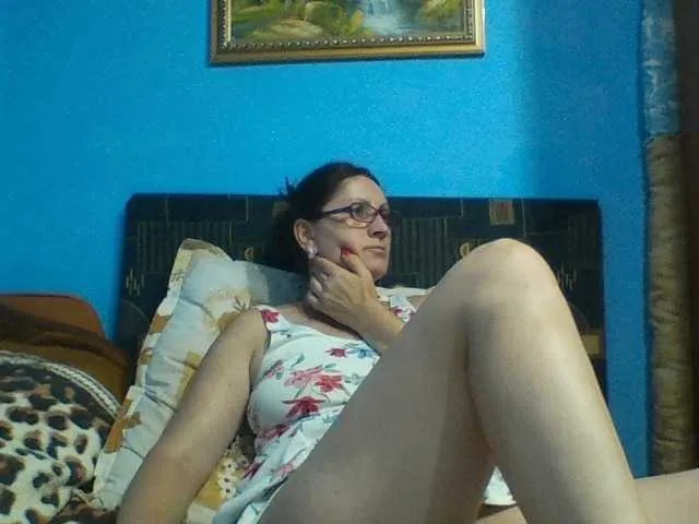 Live sex webcam photo for SexyEstelle #289741652