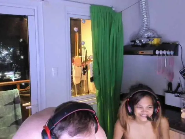 Live sex webcam photo for SexyGamingCpl #272328782