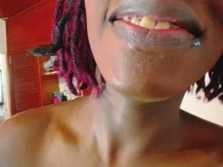 Live sex webcam photo for Sexykim22 #141315982