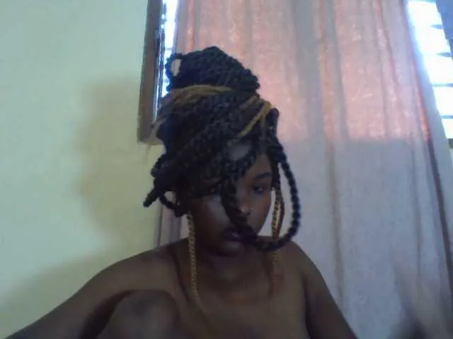 Live sex webcam photo for SexyLizz21 #275667681