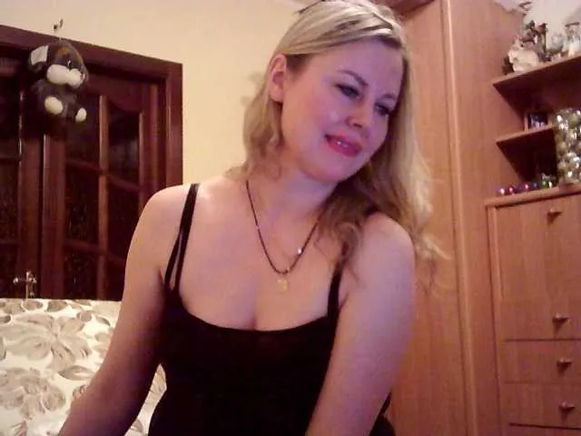 Live sex webcam photo for SexyMiss #272379290