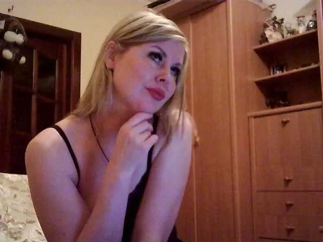 Live sex webcam photo for SexyMiss #273863659