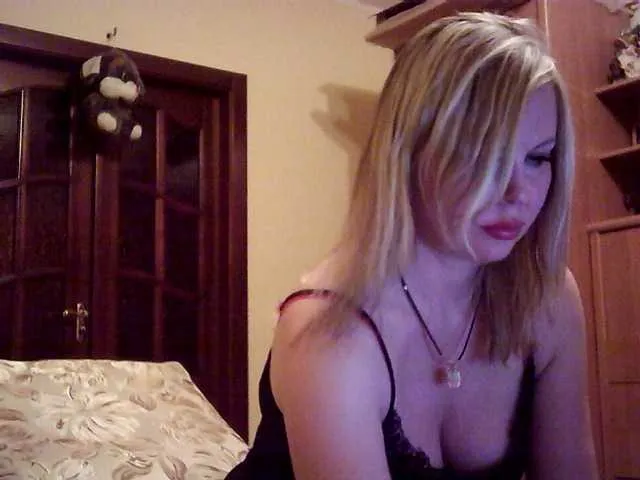 Live sex webcam photo for SexyMiss #273925942