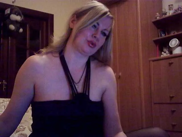 Live sex webcam photo for SexyMiss #275557046