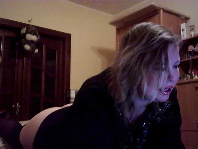 Live sex webcam photo for SexyMiss #290592885