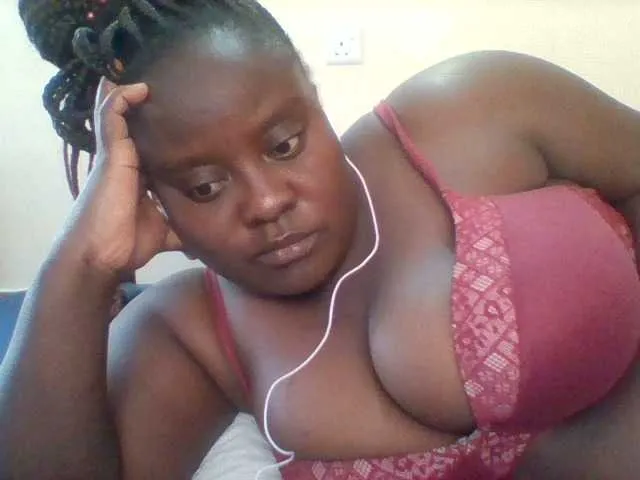 Live sex webcam photo for SexyMom4 #277276321