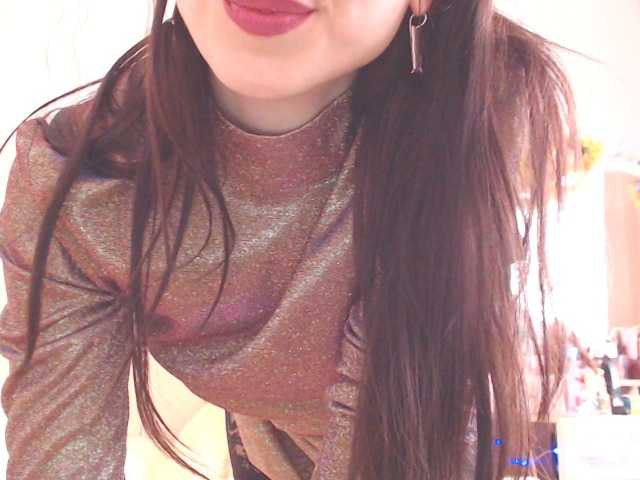 Live sex webcam photo for SexyQueen333 #271880605