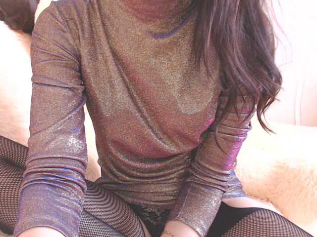 Live sex webcam photo for SexyQueen333 #272078310