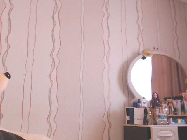 Live sex webcam photo for SexyQueen333 #272353762