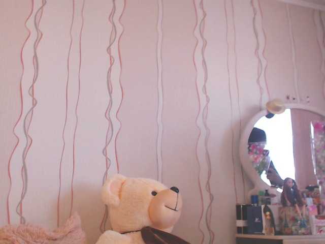 Live sex webcam photo for SexyQueen333 #272671976