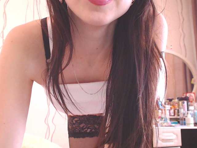 Live sex webcam photo for SexyQueen333 #273031120