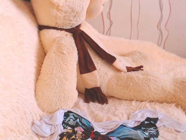 Live sex webcam photo for SexyQueen333 #273175963