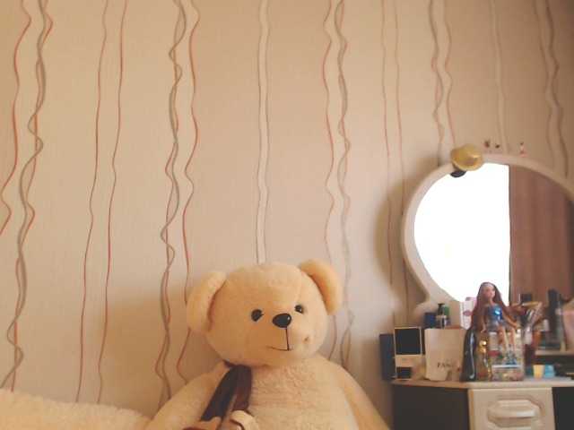 Live sex webcam photo for SexyQueen333 #273335633