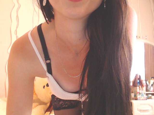 Live sex webcam photo for SexyQueen333 #274040419