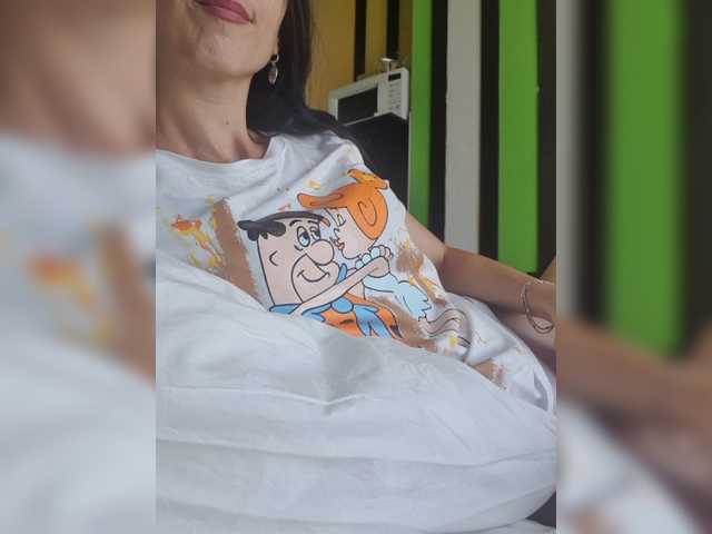 Live sex webcam photo for SexyQueen333 #274133871