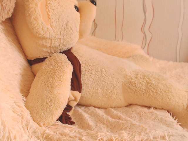 Live sex webcam photo for SexyQueen333 #274582763