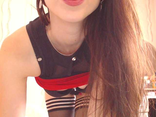 Live sex webcam photo for SexyQueen333 #274622296