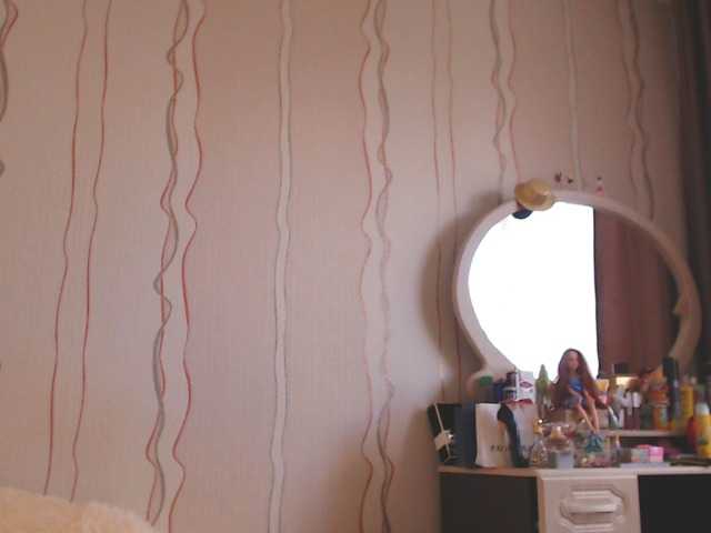 Live sex webcam photo for SexyQueen333 #274709920