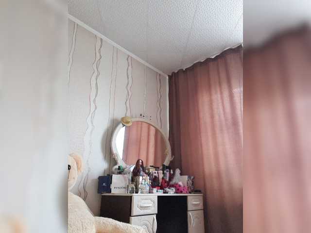 Live sex webcam photo for SexyQueen333 #275661530