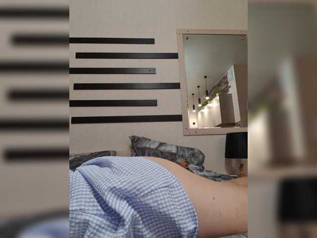 Live sex webcam photo for SexyQueen333 #275740139