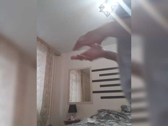 Live sex webcam photo for SexyQueen333 #275756947