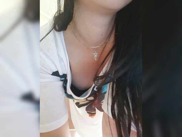 Live sex webcam photo for SexyQueen333 #275920941