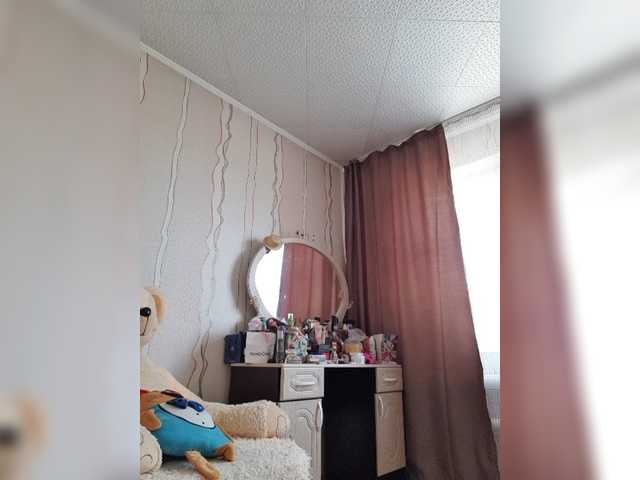 Live sex webcam photo for SexyQueen333 #275964990