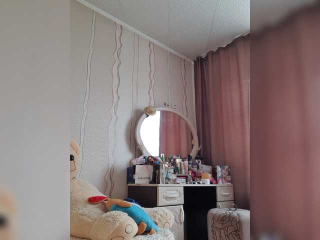 Live sex webcam photo for SexyQueen333 #276042195