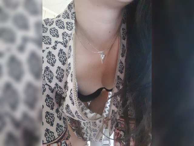 Live sex webcam photo for SexyQueen333 #276169565